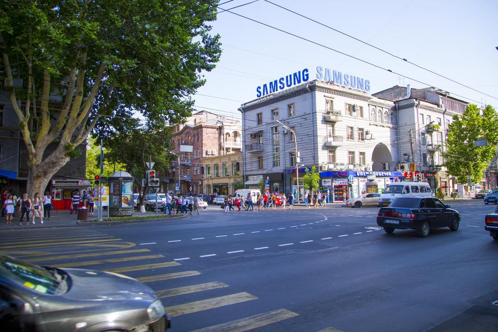 City Centre Apartments By Picnic Yerevan Ngoại thất bức ảnh